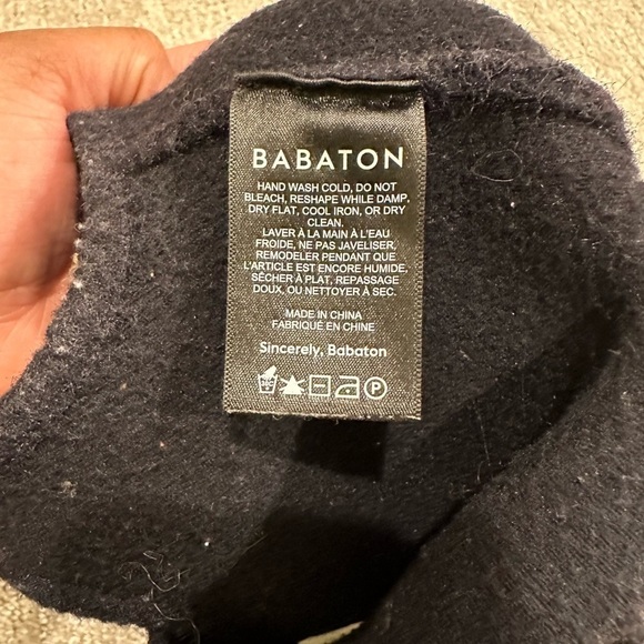 Aritzia Babaton Square Neck Crop Tank Size Extra
Small in Back Wool Fleece - Picture 4 of 5